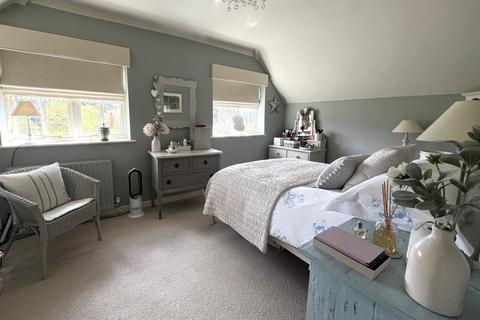 12 Boundstone Close, Wrecclesham, Farnham, GU10 4RW