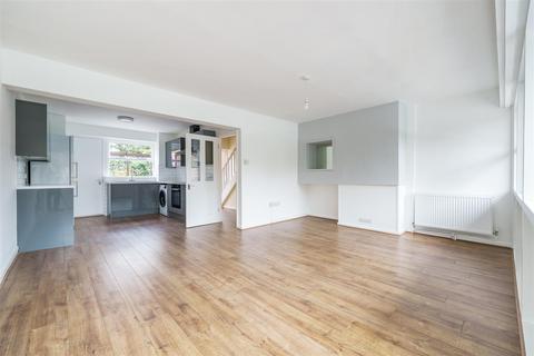 3 bedroom flat to rent, Parkleys Parade, Upper Ham Road, Richmond TW10