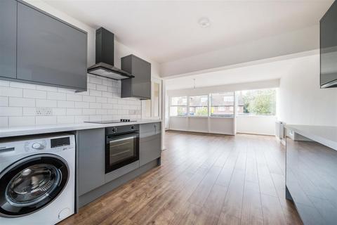 3 bedroom flat to rent, Parkleys Parade, Upper Ham Road, Richmond TW10