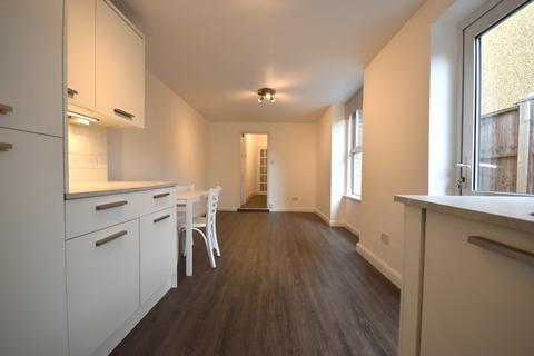 2 bedroom flat to rent, Nelson Road, London SW19