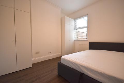 2 bedroom flat to rent, Nelson Road, London SW19