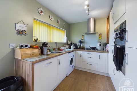 2 bedroom end of terrace house for sale, Cinders Crescent, Cinderford