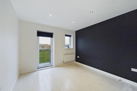 65 Sunliner Way, South Ockendon, RM15 5FS