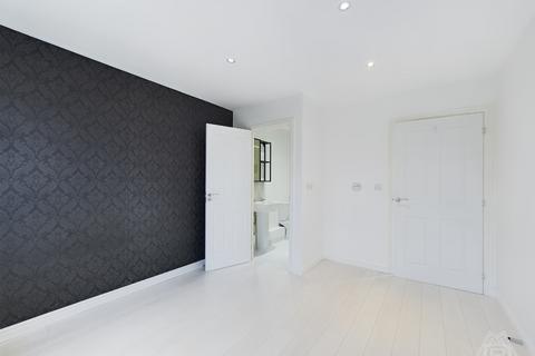 65 Sunliner Way, South Ockendon, RM15 5FS