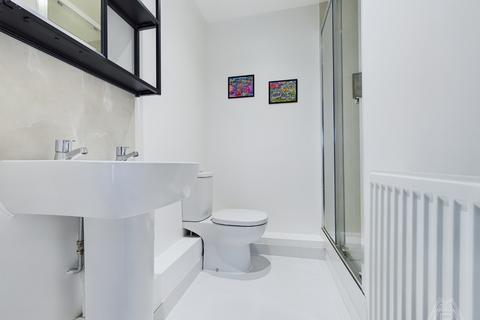 65 Sunliner Way, South Ockendon, RM15 5FS