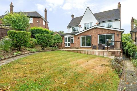 3 Wakehams Hill, Pinner, HA5 3AQ