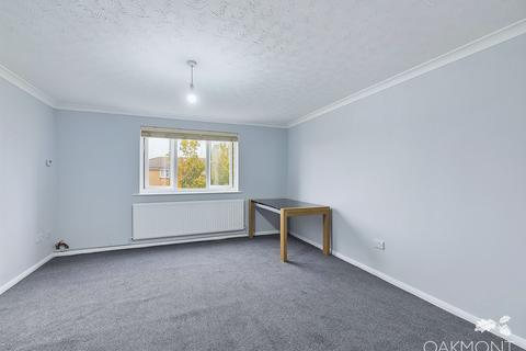 2 bedroom flat to rent, Express Drive, Ilford