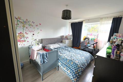 2 bedroom ground floor maisonette for sale, Luther Close, Edgware, Greater London, HA8