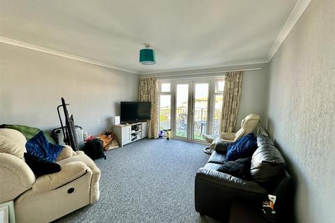 2 bedroom flat for sale, Mill Hill Road, Cowes