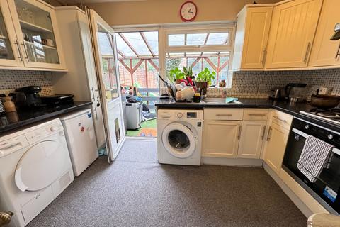 2 bedroom semi-detached house for sale, Repton Close, Luton