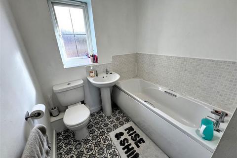 3 bedroom end of terrace house for sale, Deans Court, Pontefract