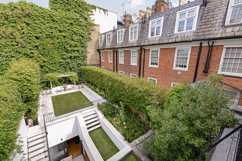 4 bedroom terraced house to rent, Chapel Street, Belgravia, London, SW1X