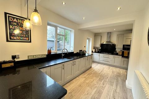 4 bedroom semi-detached house for sale, Wellhouse Lane, Mirfield WF14