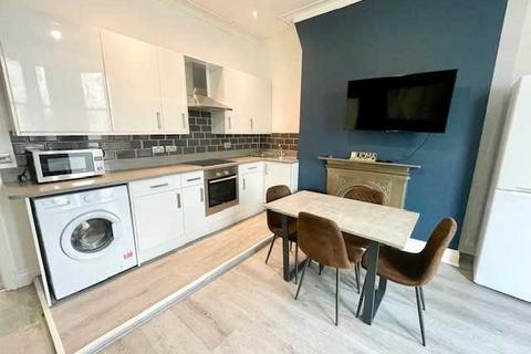 5 bedroom maisonette to rent, Western Road, Hove