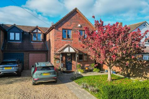 3 bedroom link detached house for sale, On A No Through Road in Cranbrook