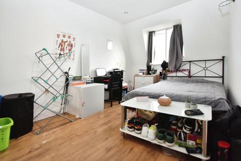 3 bedroom flat to rent, Anerley Hill Crystal Palace SE19