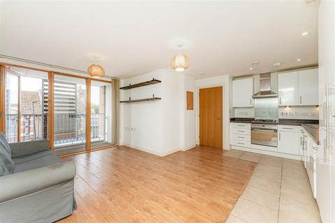 2 bedroom flat to rent, Oberon Court, London E6