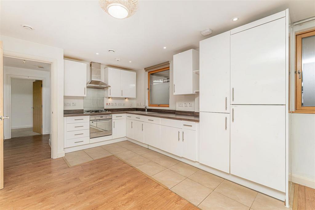 Oberon Court 5