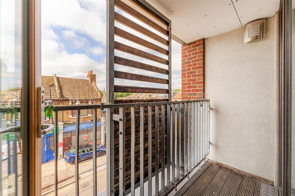 Oberon Court 8