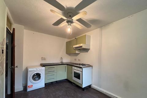 2 bedroom flat for sale, Flat 2 Oakleigh Court, 1A Covert Road, Ilford, Essex, IG6 3BB