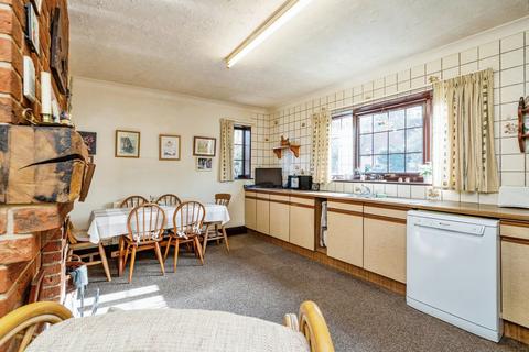 2 bedroom detached bungalow for sale, Beccles Road, Great Yarmouth NR31