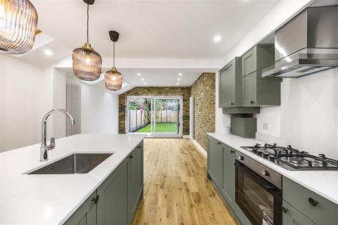 4 bedroom house for sale, Balmoral Road, London E10