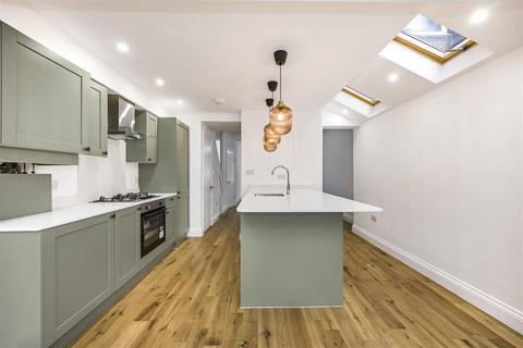 40 Balmoral Road, London, E10 5ND