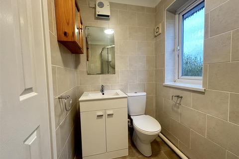 2 bedroom semi-detached house to rent, Rowan Court Sandy Bedfordshire