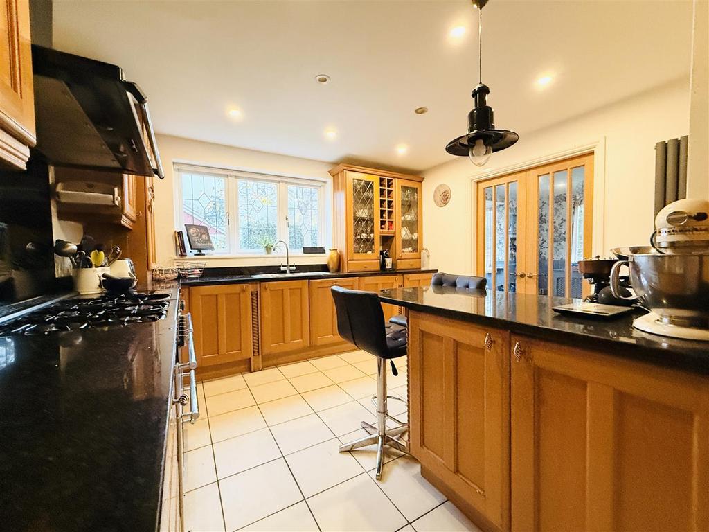 Fitted Breakfast Kitchen