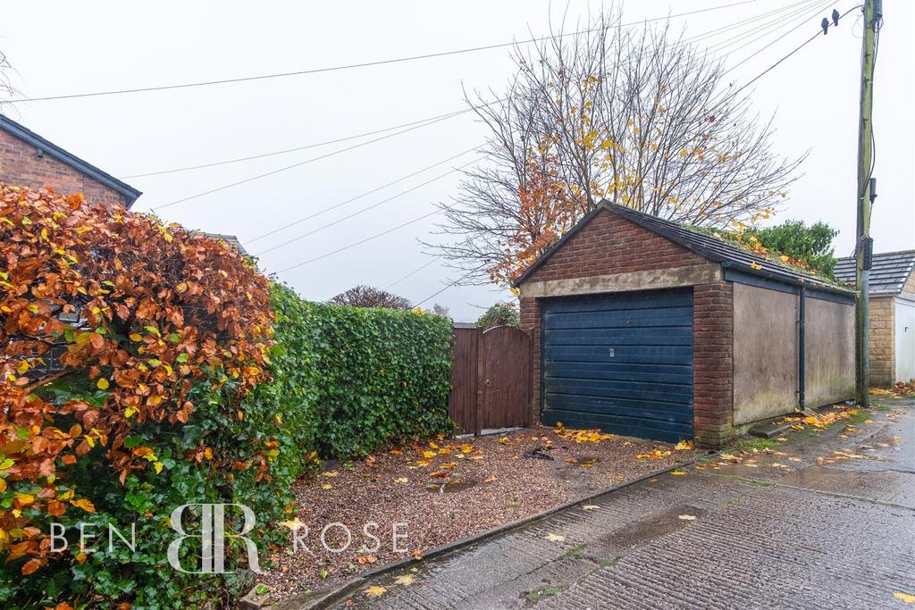 Garage/Parking Space