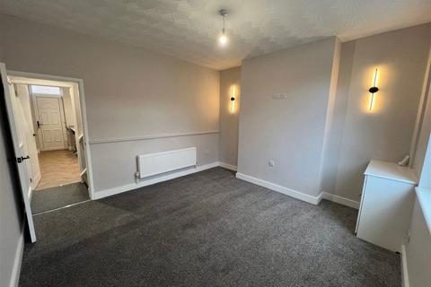 2 bedroom terraced house to rent, South Street, Hemsworth, WF9