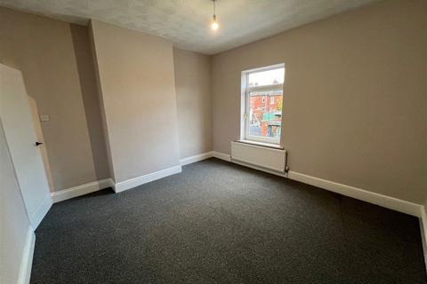 2 bedroom terraced house to rent, South Street, Hemsworth, WF9