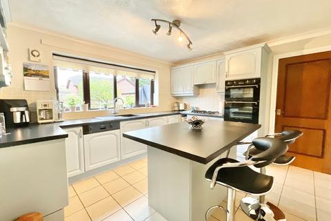 4 bedroom detached house for sale, Tennyson Close, Market Drayton, TF9