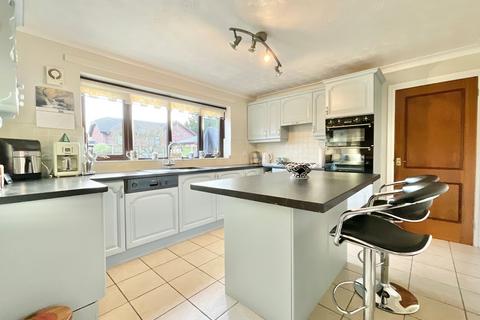 4 bedroom detached house for sale, Tennyson Close, Market Drayton, TF9