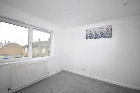 3 bedroom semi-detached house to rent, Hillcrest Drive, Bradford BD13