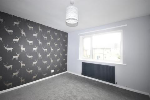 3 bedroom semi-detached house to rent, Hillcrest Drive, Bradford BD13