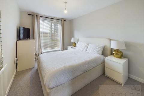 2 bedroom flat for sale, Cheerio Lane, Crawley RH11