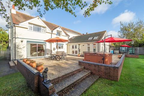 5 bedroom detached house for sale, Bishopton Lane, Stratford-Upon-Avon