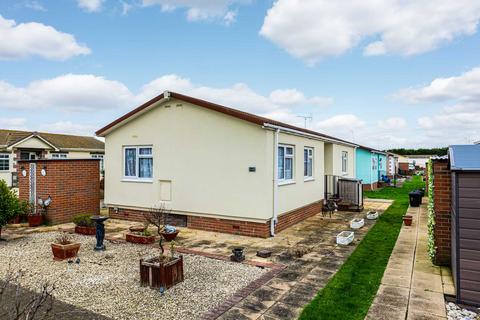 3 bedroom park home for sale, Kings Park, Canvey Island, SS8