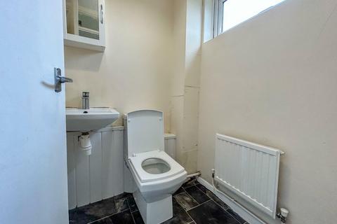 3 bedroom terraced house to rent, 3 Bedroom House To Let - HP12