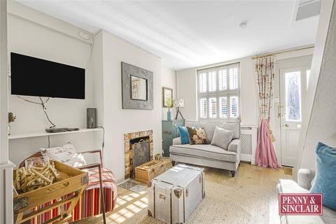 2 bedroom end of terrace house to rent, West Street, RG9 2EA