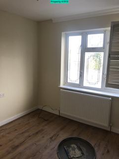 3 bedroom terraced house to rent, Ross Avenue, Dagenham, RM8 1PU