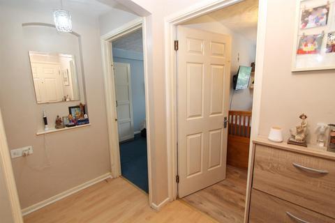 10 Rossignol Gardens, Carshalton, SM5 2ED