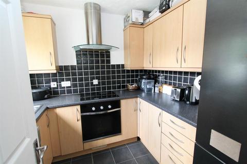 10 Rossignol Gardens, Carshalton, SM5 2ED
