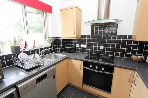 10 Rossignol Gardens, Carshalton, SM5 2ED