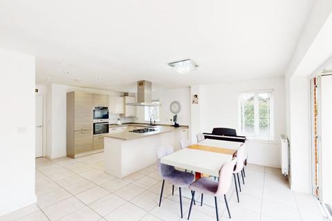 6 Edges Farm Close, Westhoughton, Bolton, BL5 2QY