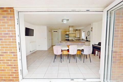 6 Edges Farm Close, Westhoughton, Bolton, BL5 2QY