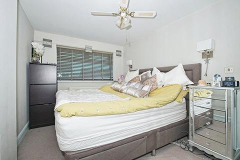 15 Campton Place, Beddau, Pontypridd, CF38 2RT