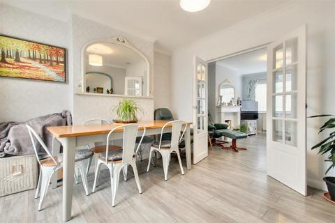 132 Ardingly Drive, Goring By Sea, Worthing, BN12 4TP