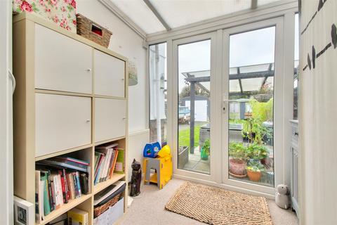 132 Ardingly Drive, Goring By Sea, Worthing, BN12 4TP